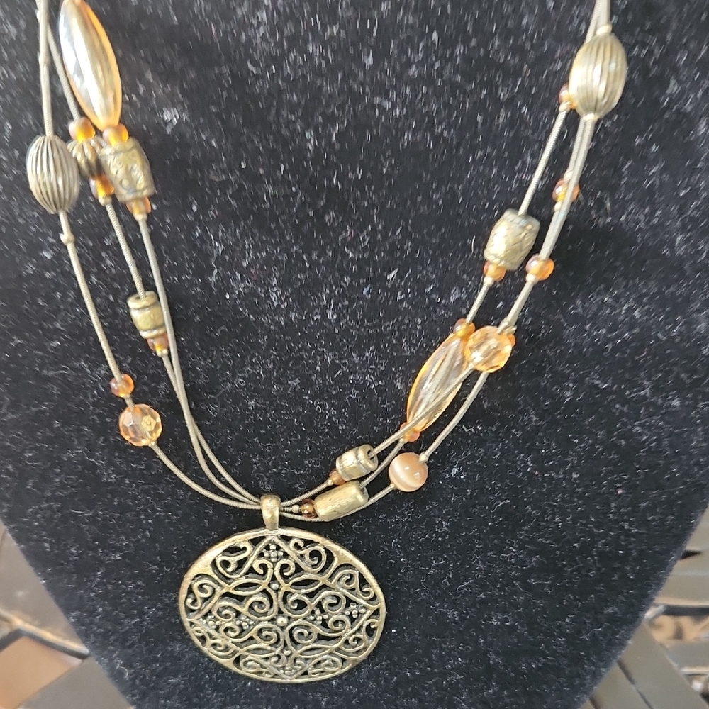 GIVEAWAY, Elegant Gold Pendant Necklace